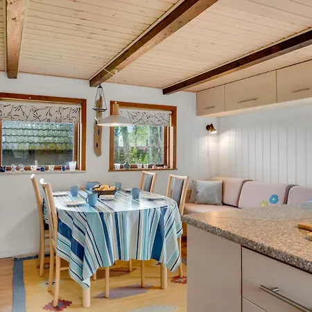 Lovely With Wood-burning Stove And Water View Σπίτι διακοπών