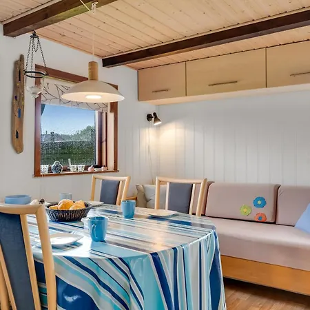 Σπίτι διακοπών Lovely With Wood-burning Stove And Water View *