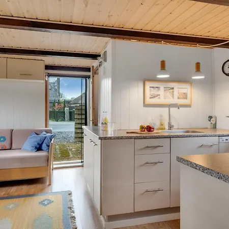 Feriehus Lovely With Wood-burning Stove And Water View