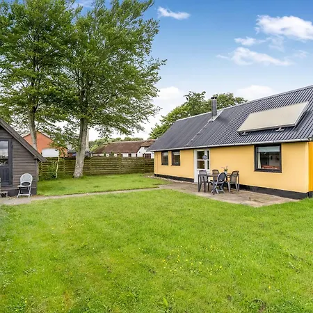 Lovely With Wood-burning Stove And Water View